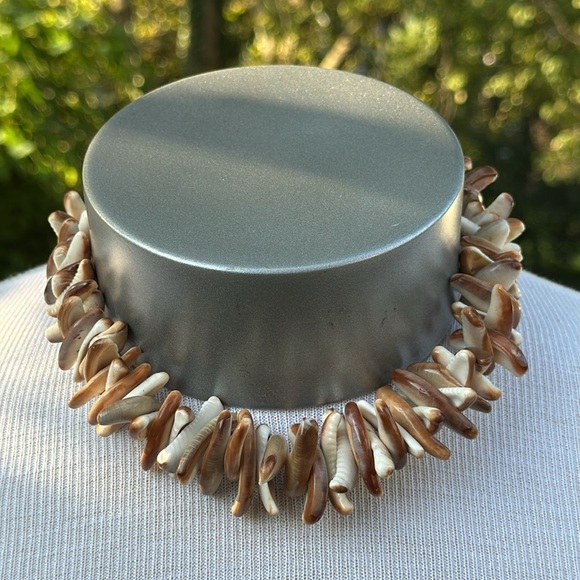 Vintage Signed Designer "Les Bernard Inc" Brown Shell Necklace - Picture 2 of 9